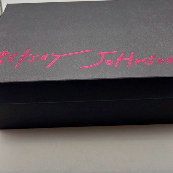 Betsey Johnson DARLING YELLOW PLAID Flared Rhinestone Heel Pump Womens 6 - Picture 11 of 11